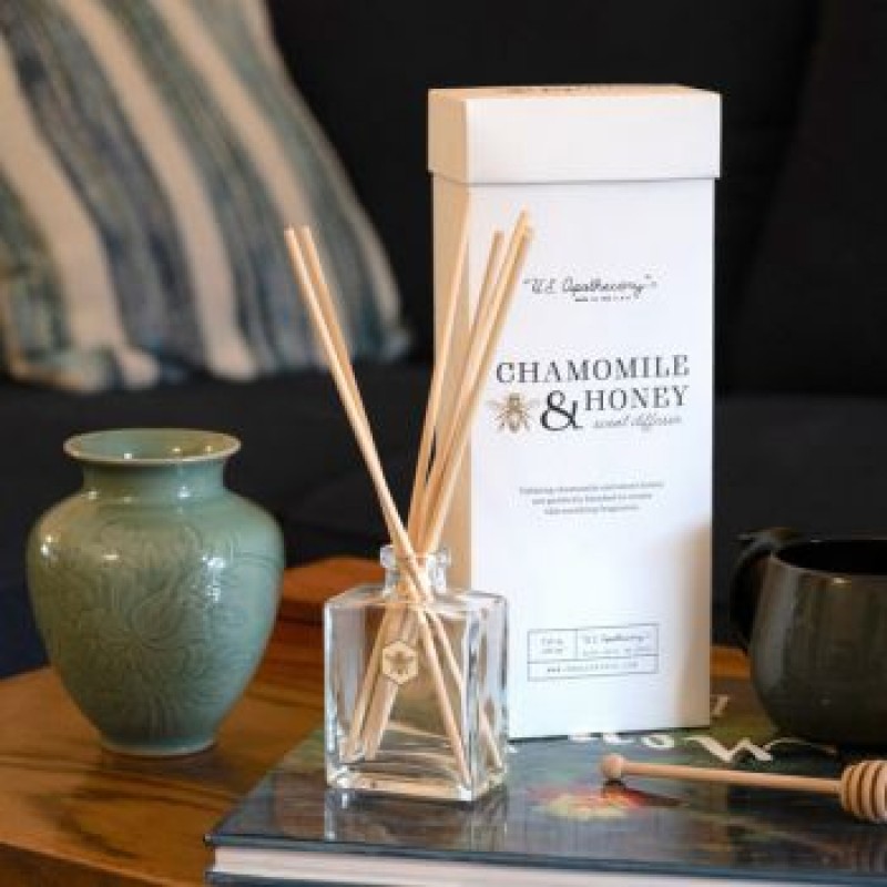 U.S. Apothecary Chamomile & Honey Diffuser Set 8oz U.S. Apothecary Chamomile & Honey Diffuser Set 8oz